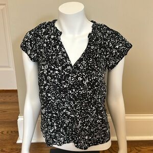 GAP Women’s size XS black and white v-neck flutter sleeve shirt